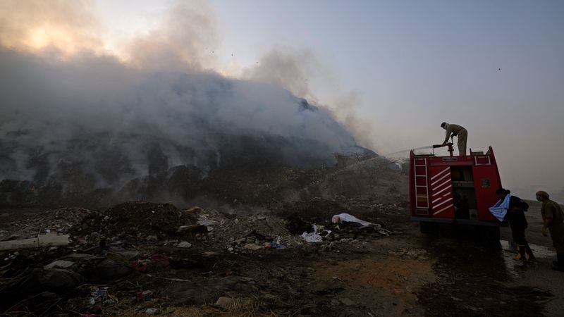 Brand der Bhalswa-Mülldeponie in Indien
